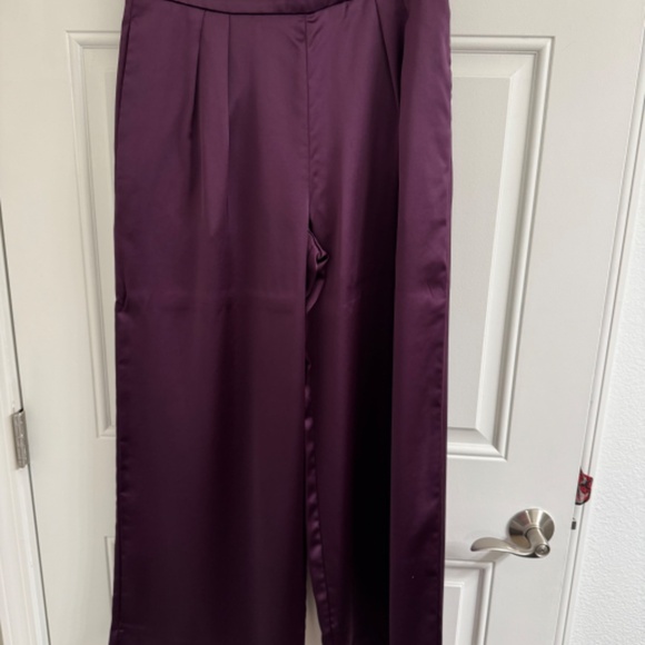 Gorgeous purple satin suit - Picture 5 of 5